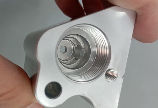 鋁合金異形交叉孔去毛刺，磨粒流加工效果完全OK！