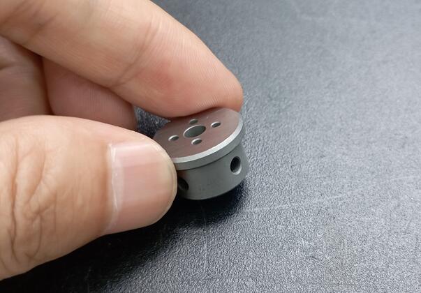 磨粒流究竟是怎么去除內(nèi)孔毛刺的，我做了個(gè)3D模擬！