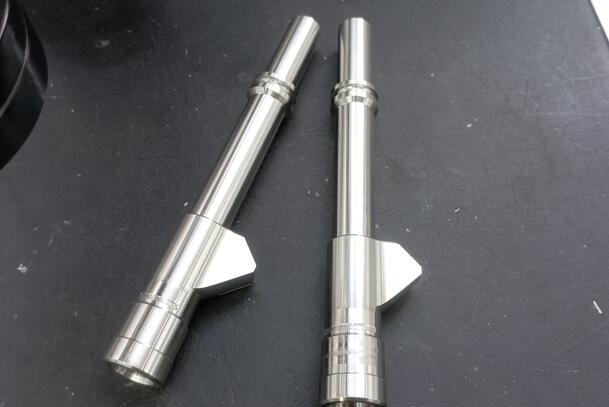對豬好點(diǎn)，磨粒流用于注射器架交叉孔去毛刺！